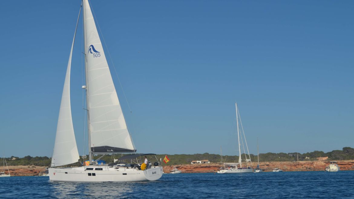 Charter in new sailboat for Ibiza and Formentera, with last minute discount of 20% for May and June